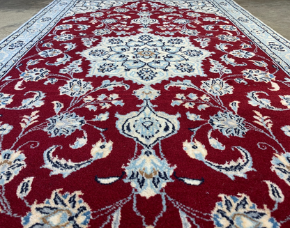 2'11"x5'5'' Very Fine Hand-Knotted Silk & Wool Naine Area Rug - Carpet