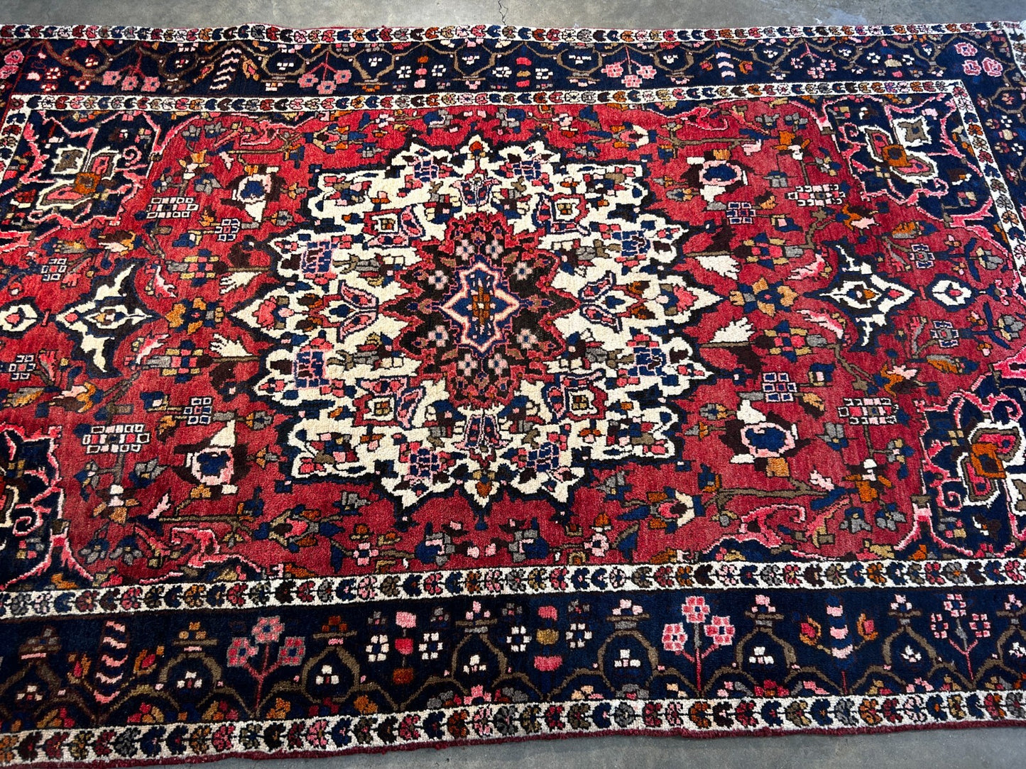 5'2" x 8'5'' Hand-Knotted 100% Wool Bakhtiare Area Rug