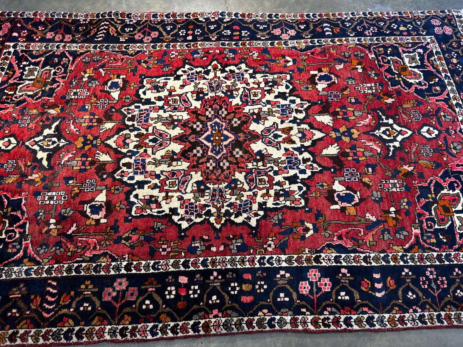 5'2" x 8'5'' Hand-Knotted 100% Wool Bakhtiare Area Rug