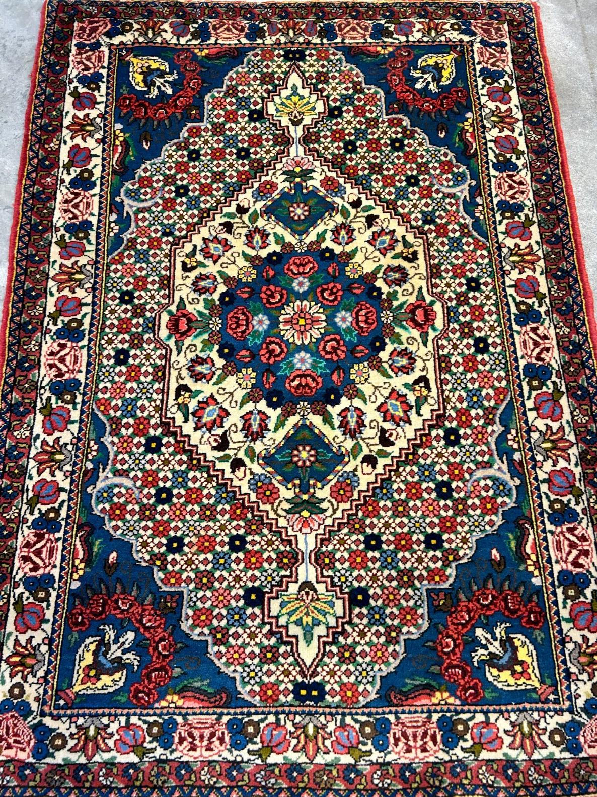 3'5"x4'11" Hand-Knotted 100% Lamb Wool Bakhtiarie Area Rug
