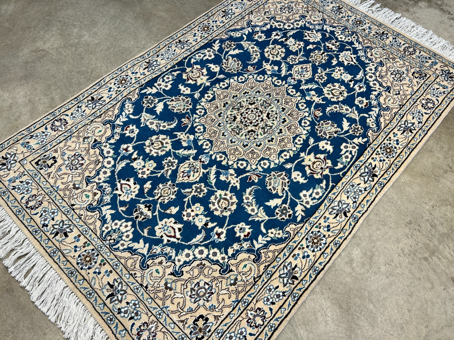 3'1"x4'9" Fine Hand-Knotted Wool & Silk Naine Rug
