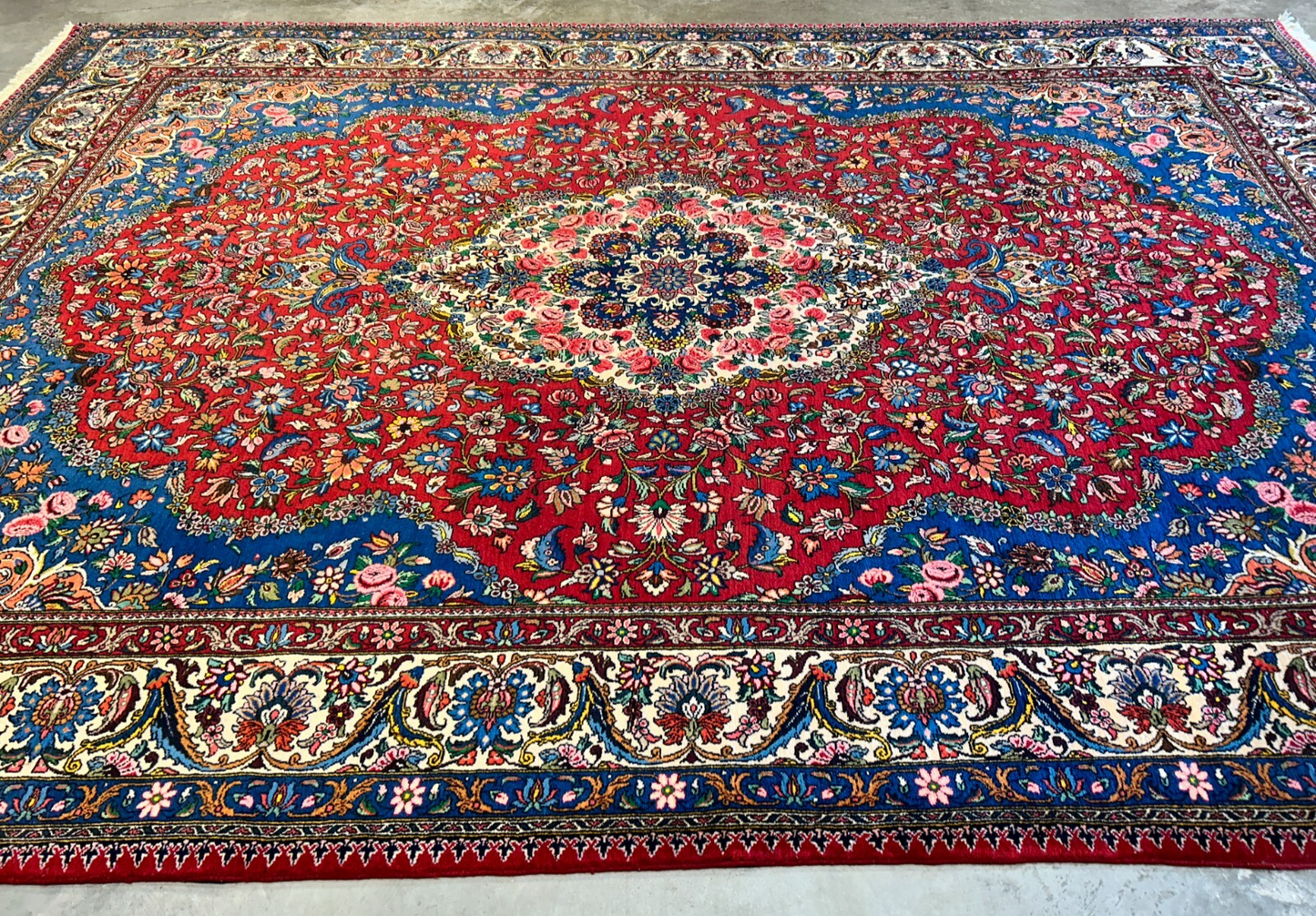 8'4"x11'11" Hand-Knotted 100% Wool Pile Bakhtiarie Rug