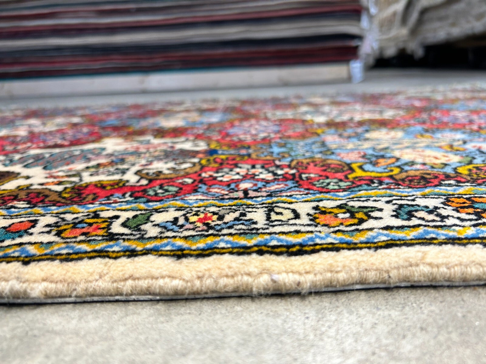3'5"x5'2" Hand-Knotted 100% Lamb Wool Bakhtiarie Carpet - Area Rug