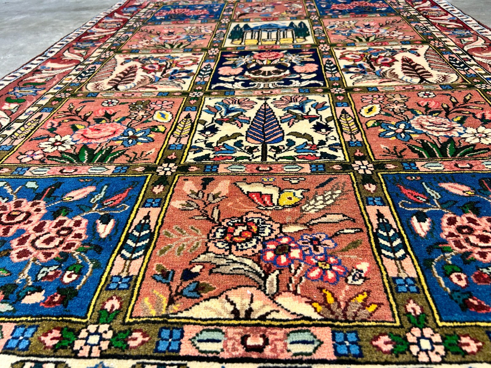 3'5"x5'2" Hand-Knotted 100% Lamb Wool Bakhtiarie Carpet - Area Rug