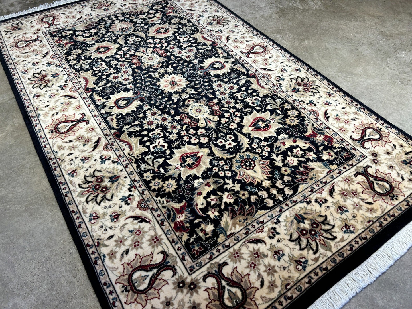 3'1"x5' Hand-Knotted 100% Wool Pile Lahovere Rug