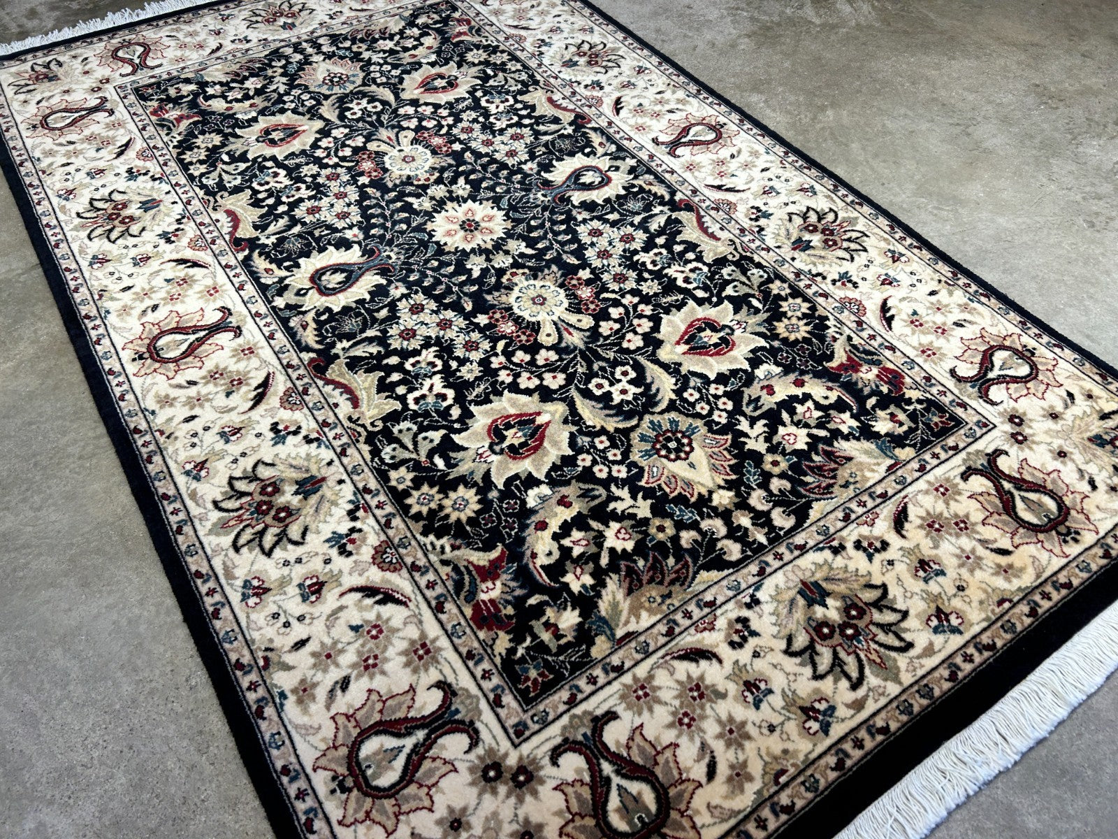 3'1"x5' Hand-Knotted 100% Wool Pile Lahovere Rug