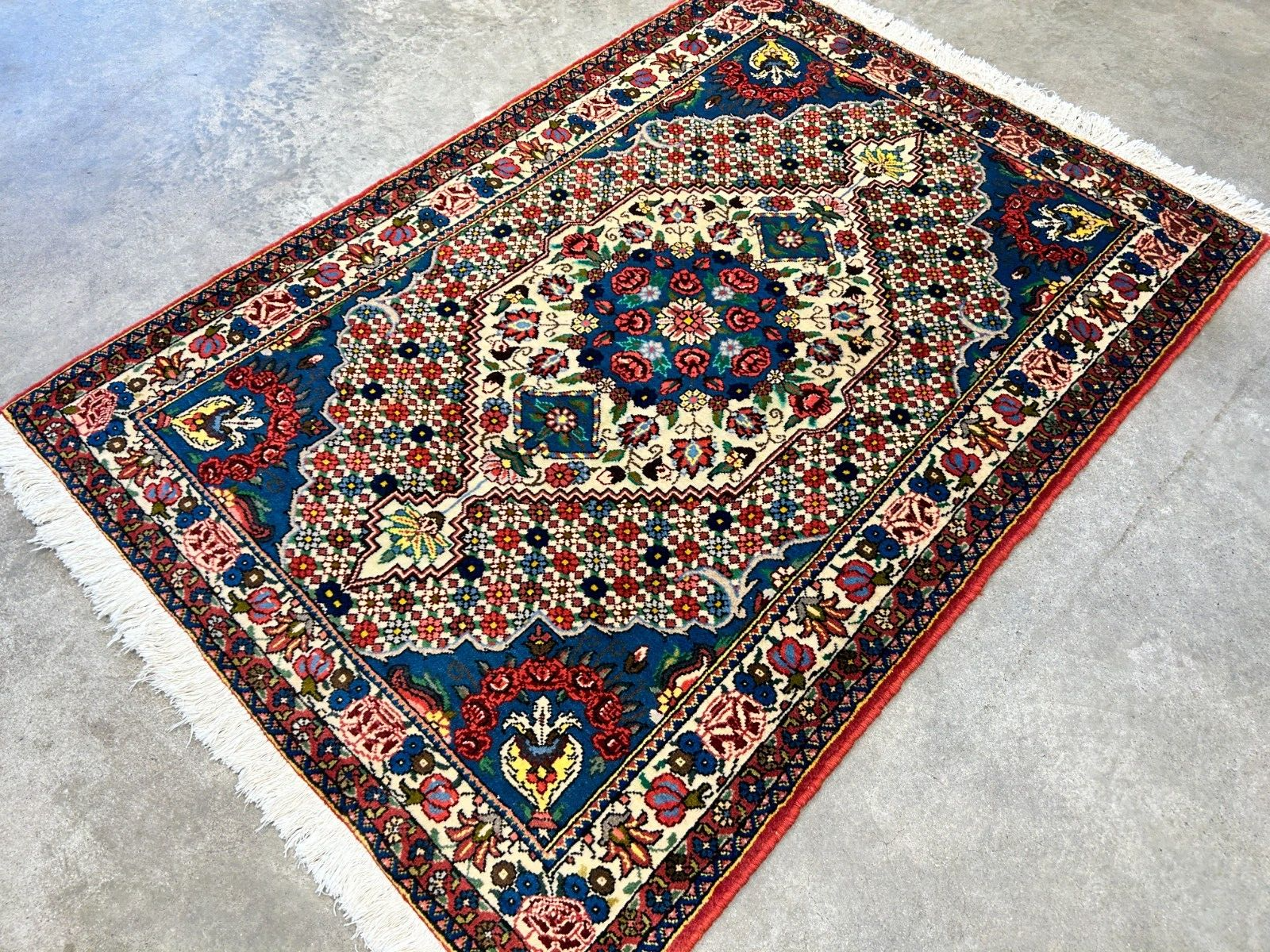 3'5"x4'11" Hand-Knotted 100% Lamb Wool Bakhtiarie Area Rug