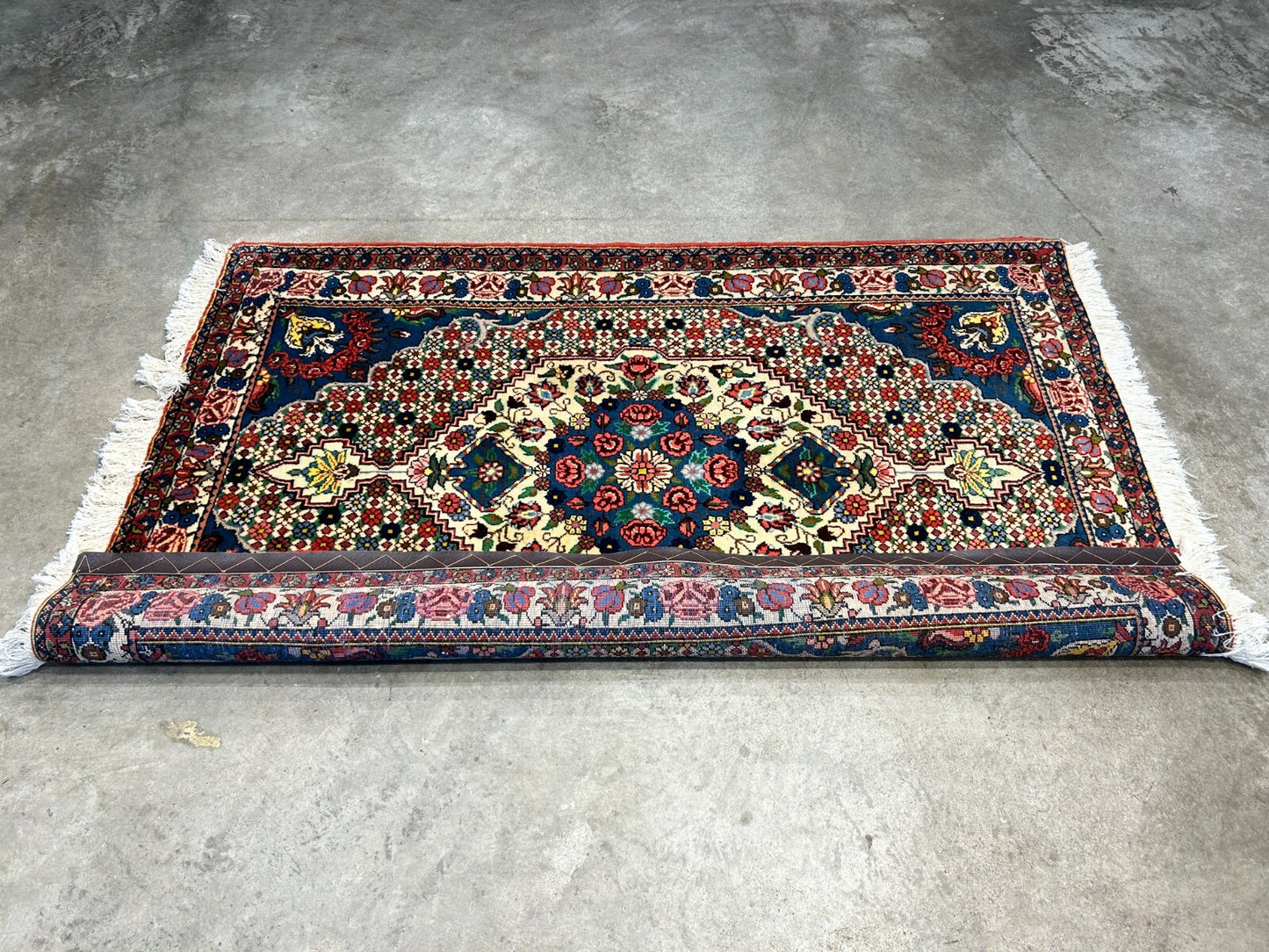 3'5"x4'11" Hand-Knotted 100% Lamb Wool Bakhtiarie Area Rug