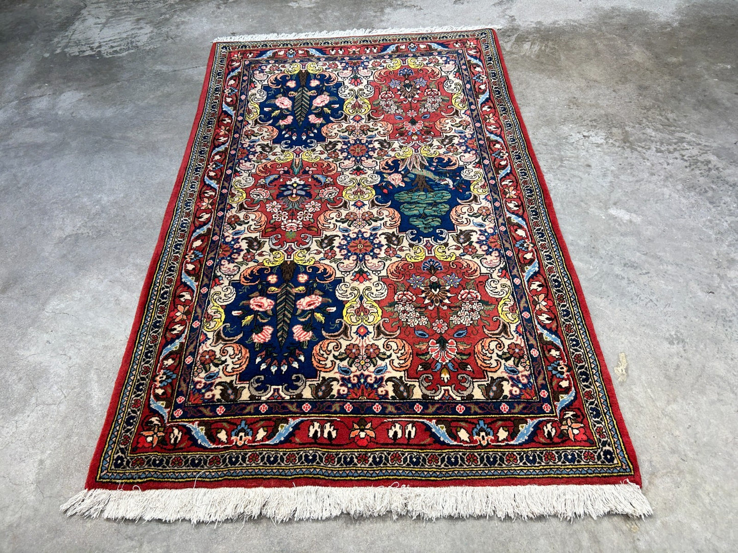 3'5"x5'2" Hand-Knotted 100% Lamb Wool Bakhtiarie Carpet - Area Rug