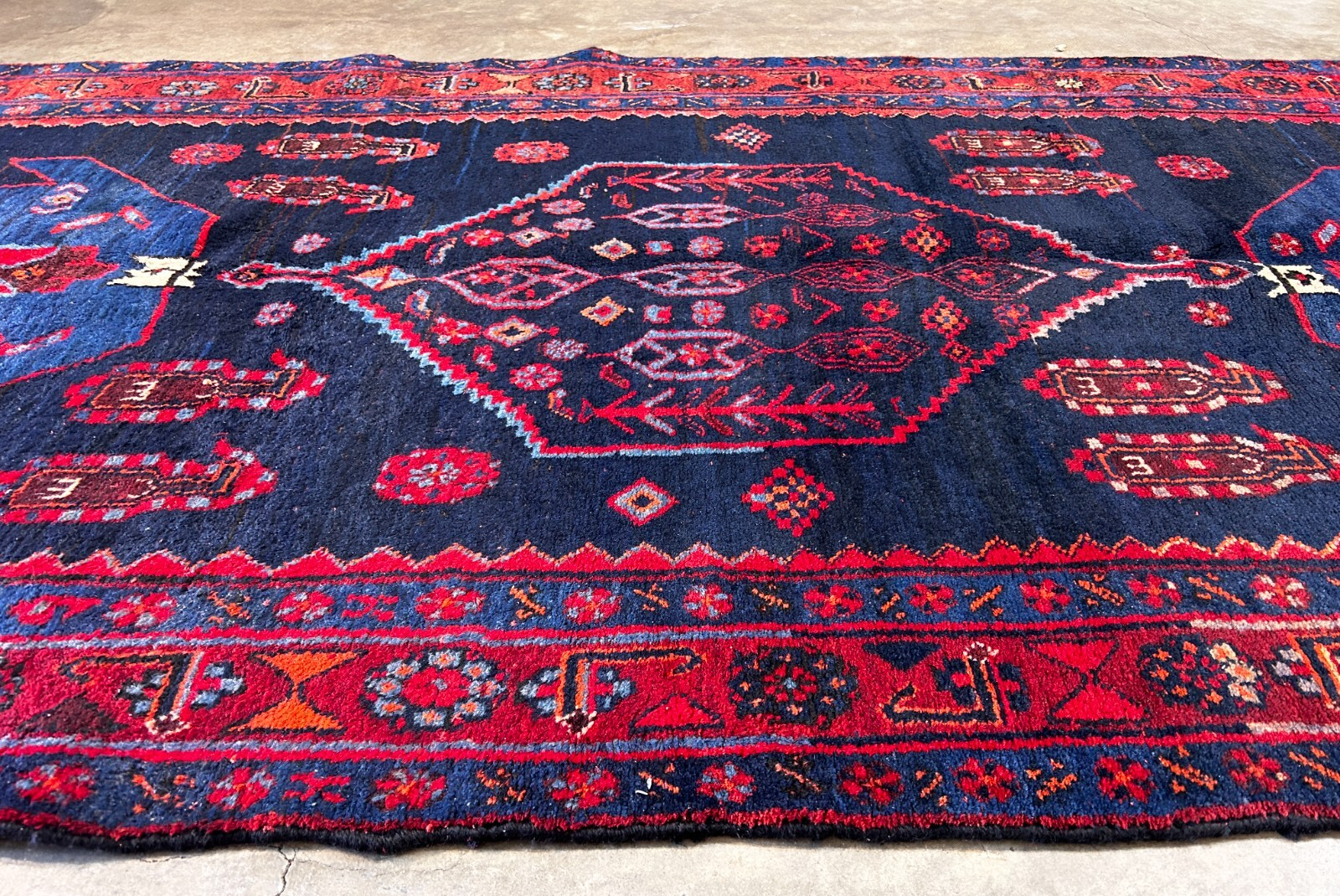 4'7" x 9'9'' Hand-Knotted 100% Lamb Wool Bidjare Area Rug