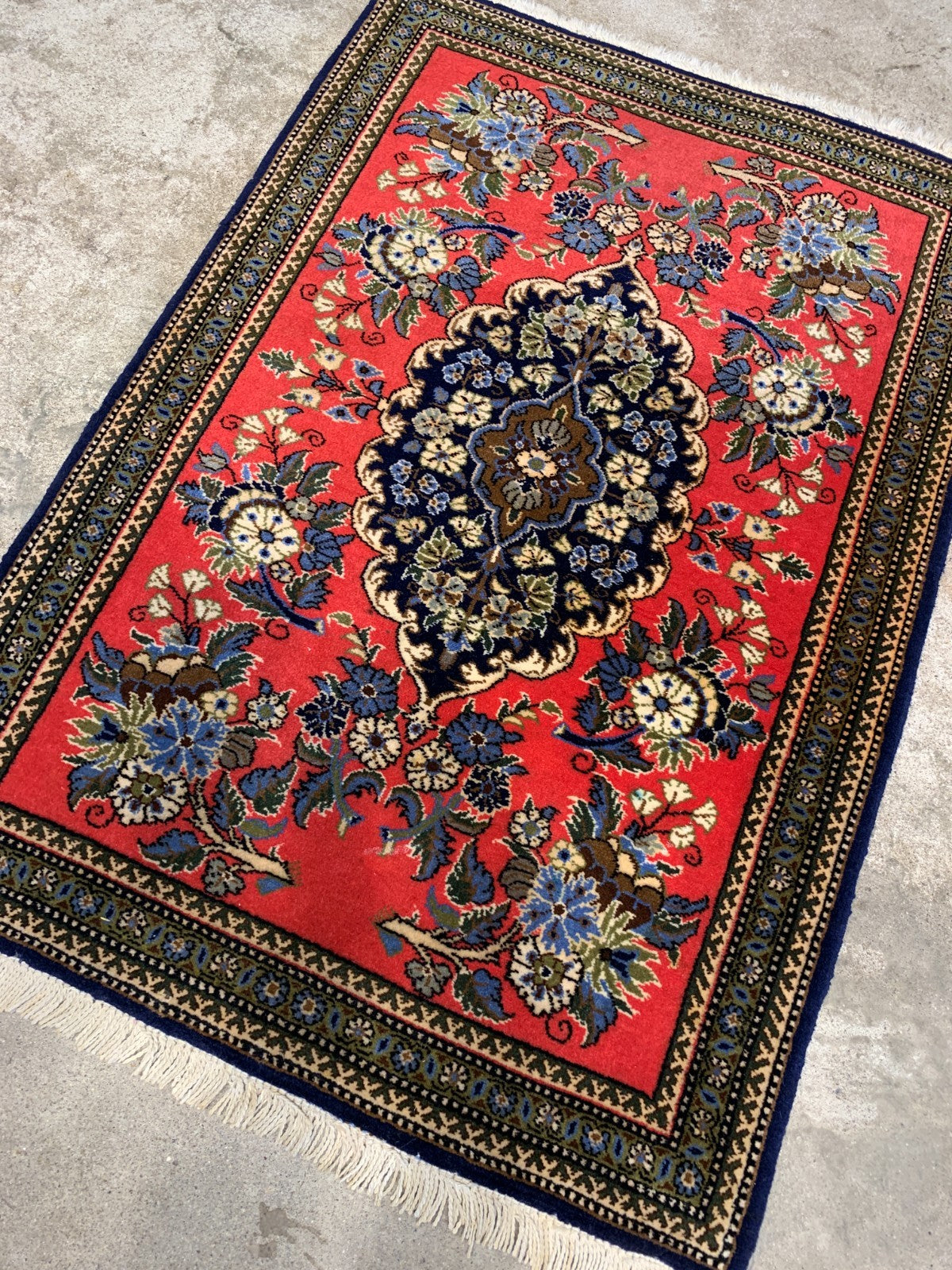 2'x3' Very Fine Hand-Knotted 100% Wool Qume Rug
