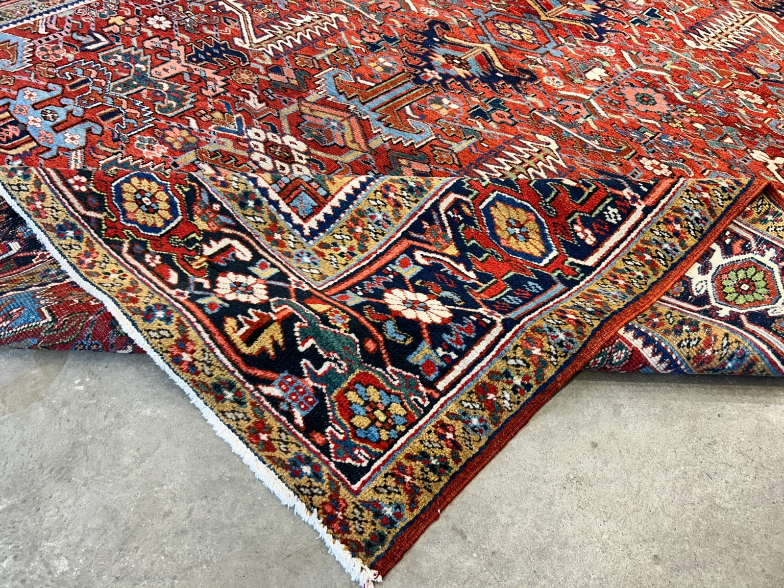 Collector Item - 9'1"x12'2" Antique Fine Wool Herize Hand-Knotted Rug