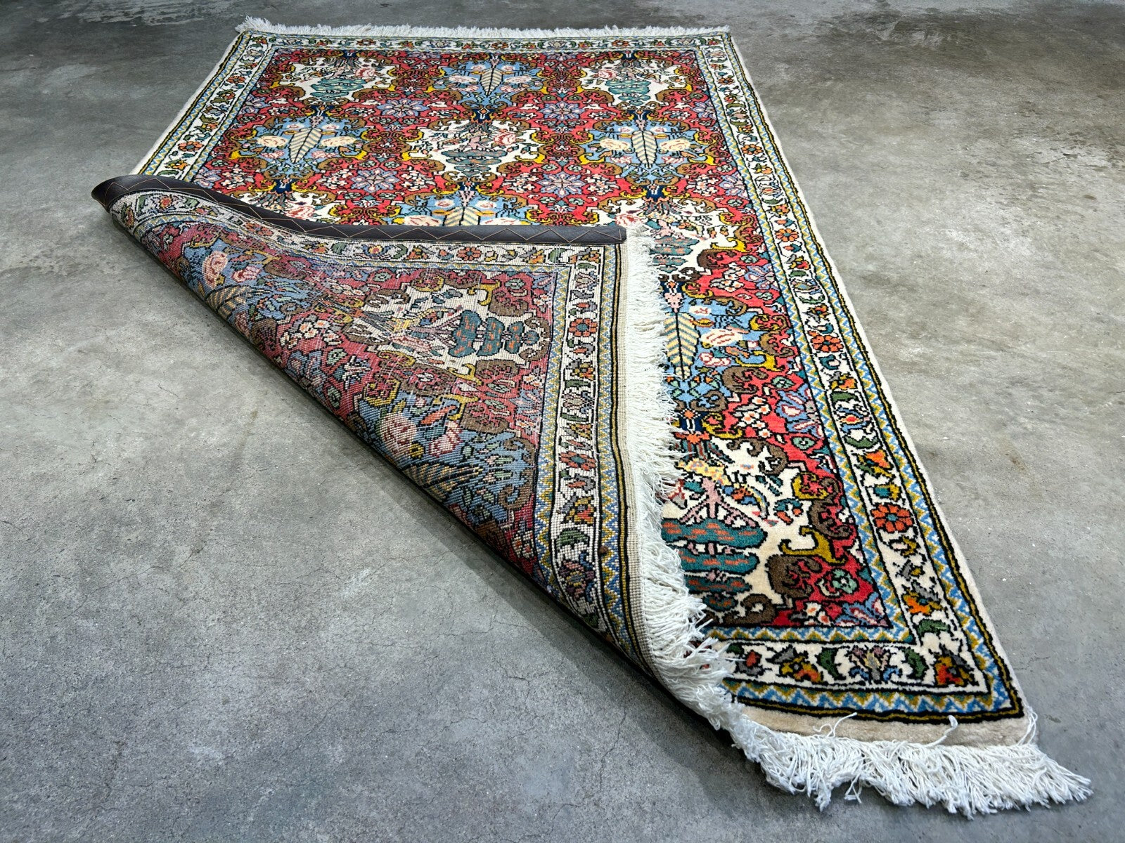 3'5"x5'2" Hand-Knotted 100% Lamb Wool Bakhtiarie Carpet - Area Rug