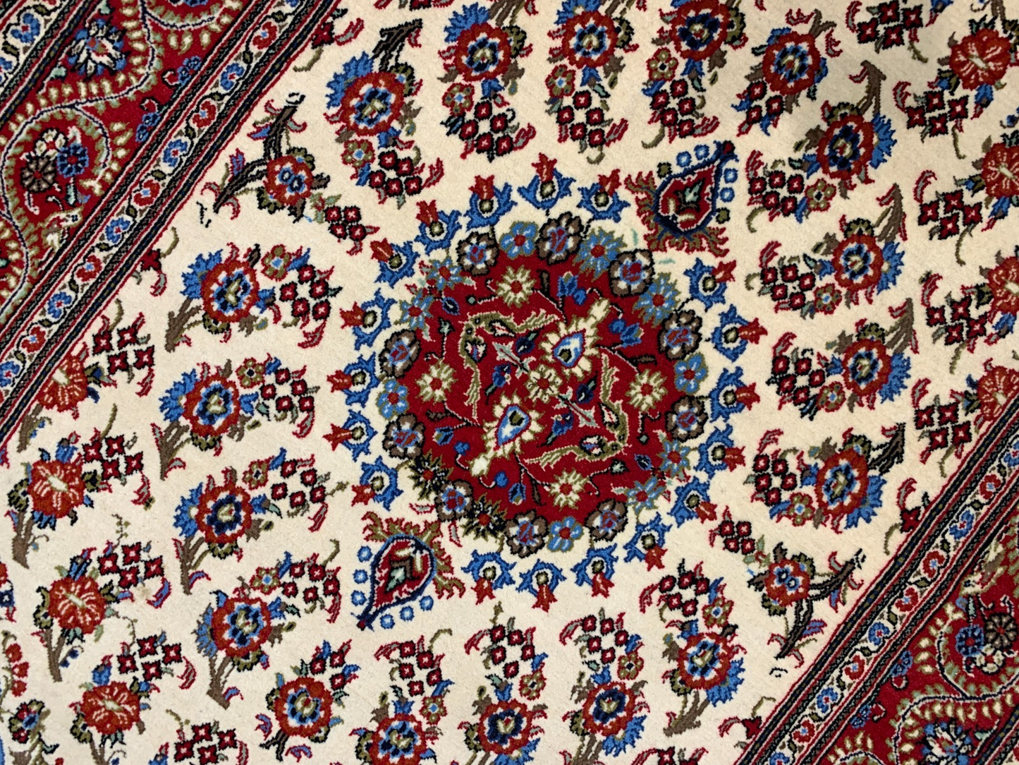 3'3"x5'2'' Hand-Knotted 100% Wool Pile Qume Area Rug