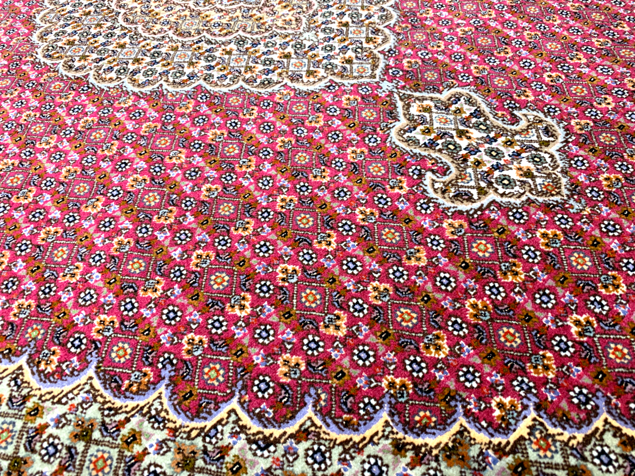 4'9"x6'5" Fine Hand-Knotted Wool & Silk Blend Tabrize Mahi Carpet - Area Rug