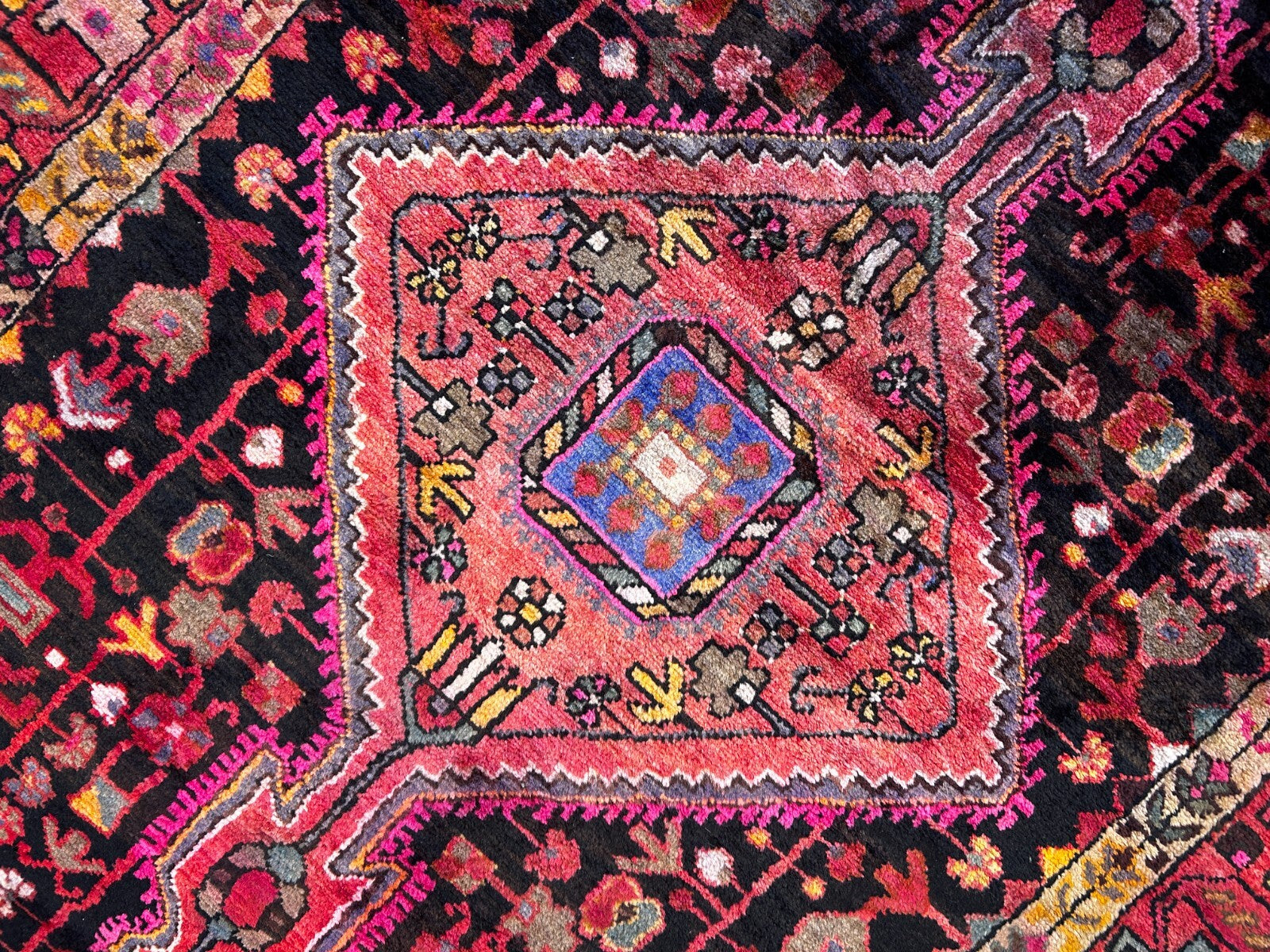 4'9" x 8'6" Hand-Knotted 100% Wool Carpet - Hamadane Area Rug