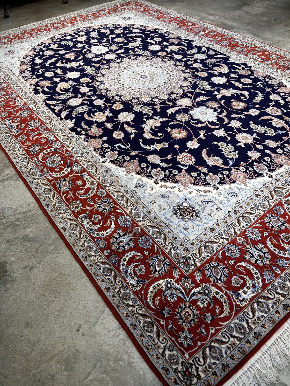 8'8"x11'9" Extra Fine Hand-Knotted Wool & Silk Isfahane Rug
