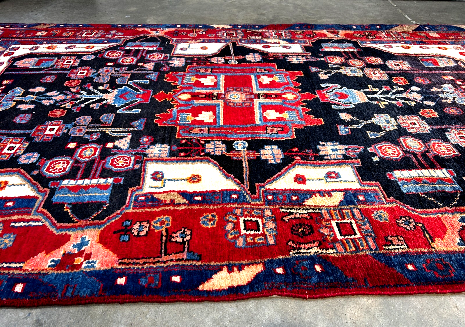 4'8" x 8'6" Hand-Knotted 100% Lamb Wool Pile Nahavande Area Rug