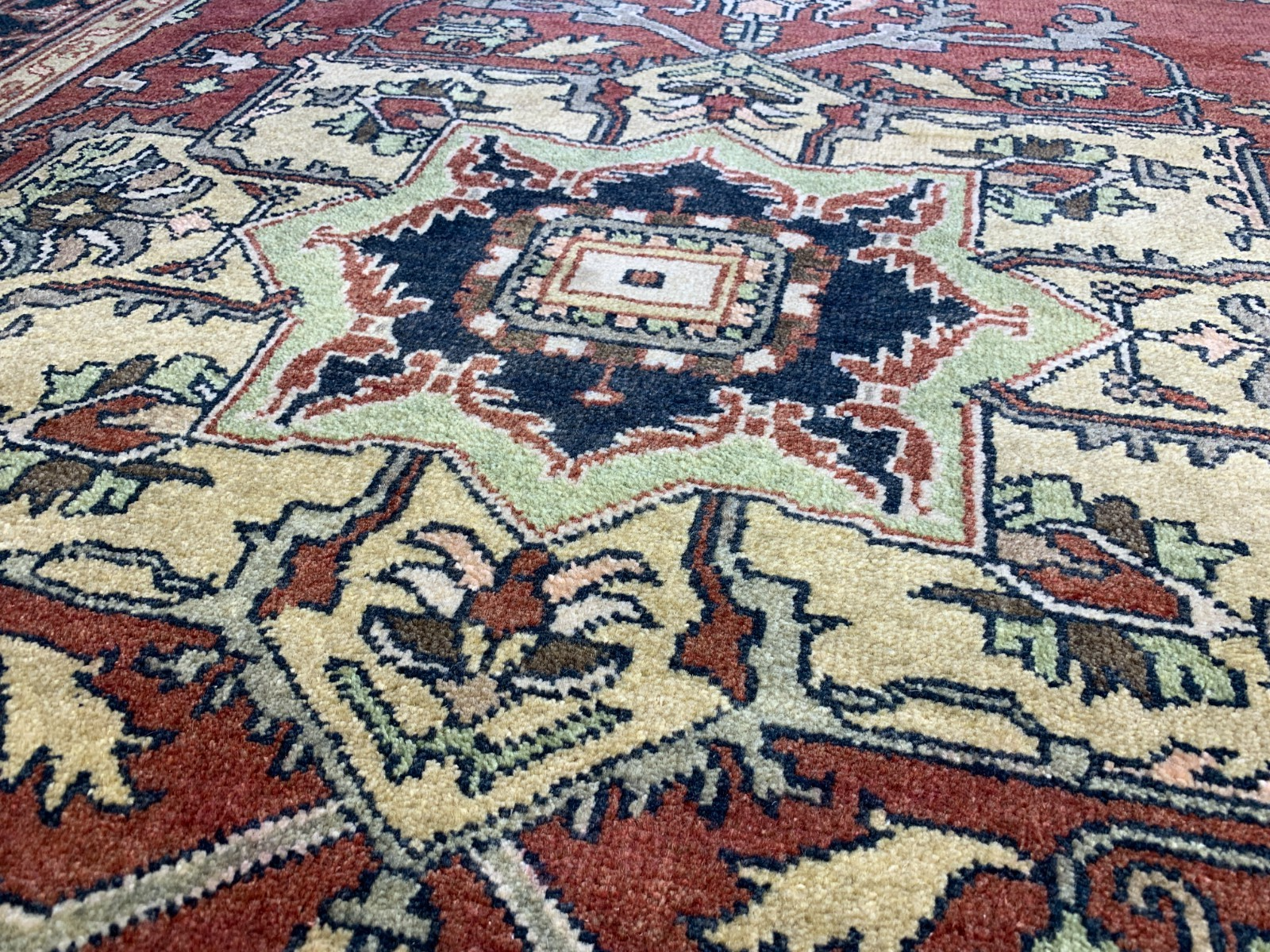 5'2'' x 7'9" Hand-Knotted 100% Wool Serapie Design Rug - Carpet