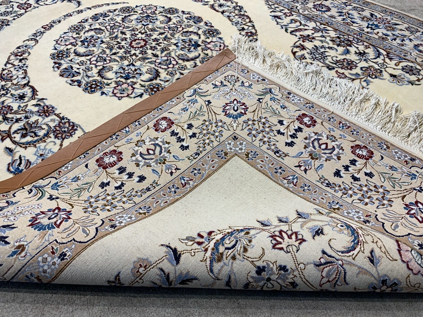 4'4"x6'8" Very Fine Hand-Knotted Wool & Silk Blend Naine Carpet - Area Rug