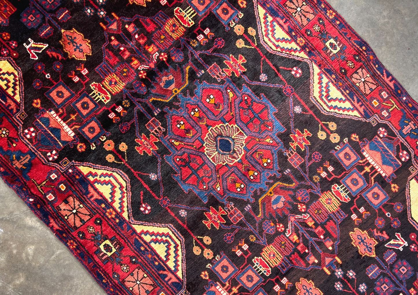 5'3" x 10'3" Hand-Knotted 100% Wool Pile Nahavande Area Rug - Carpet