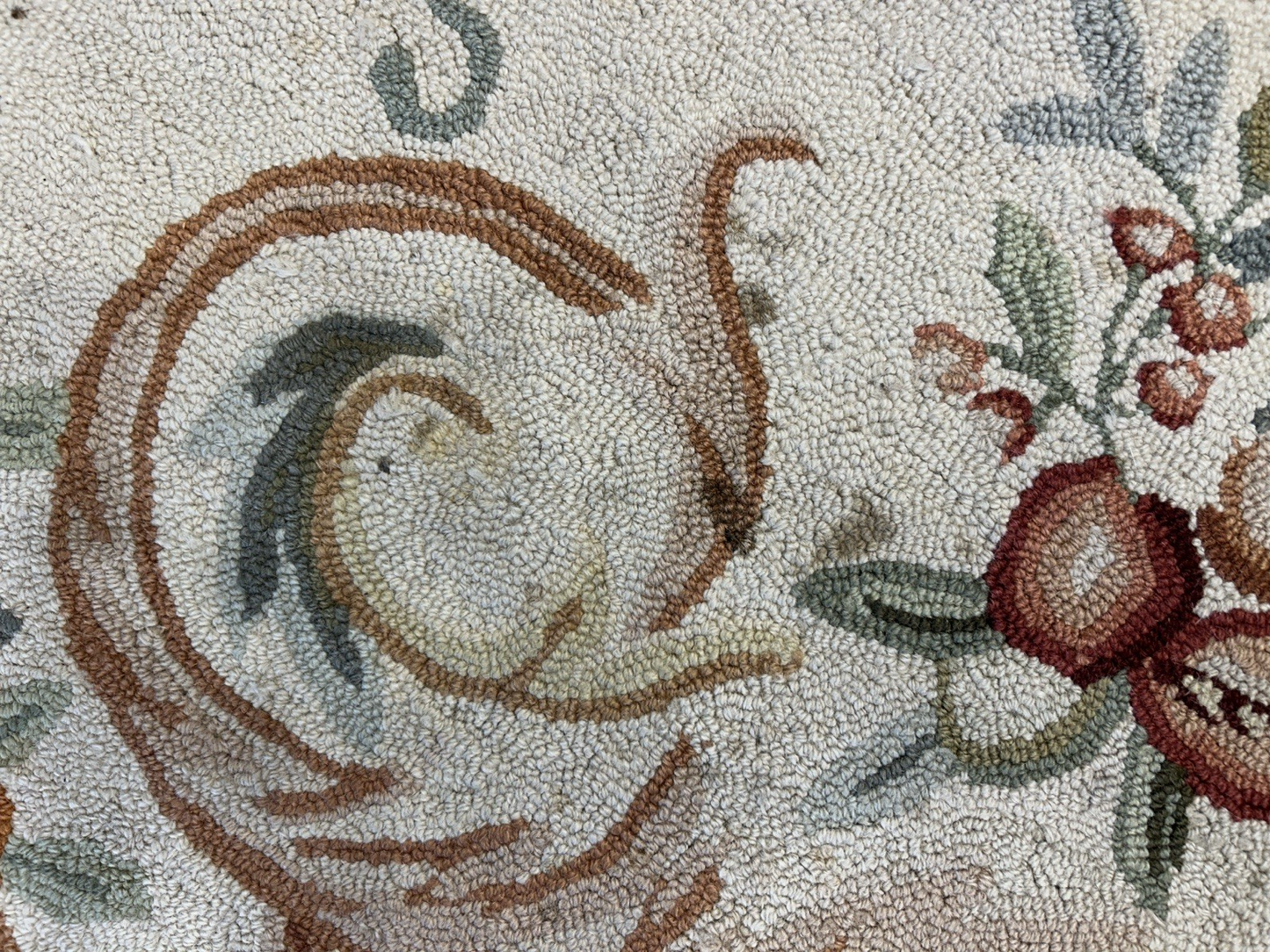 7’10”x9’6” Hand-Tufted 100% Wool Safavieh Area Rug - Carpet