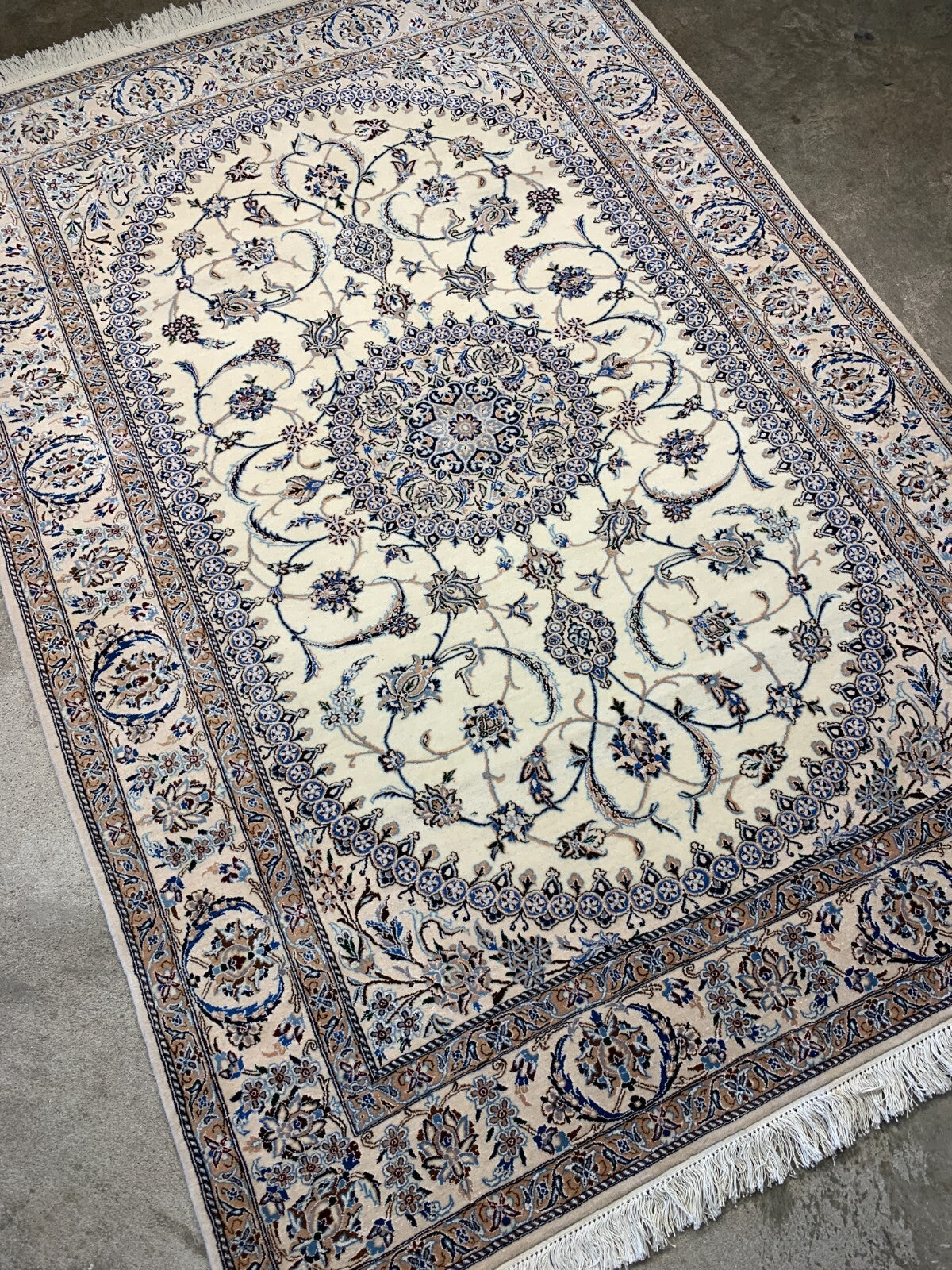 4'4"x6'4" Fine Hand-Knotted Wool & Silk Blend Naine Carpet - Area Rug