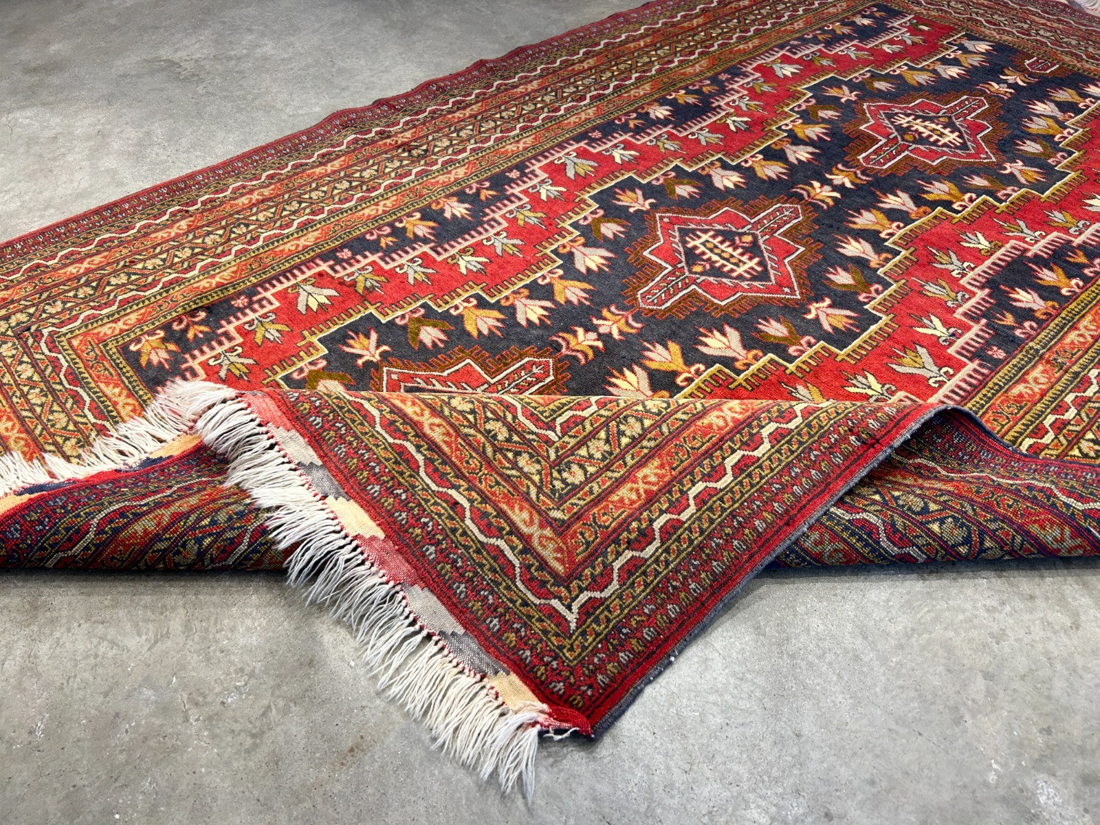 3'11"x6'3" Hand-Knotted 100% Wool Pile Geometric Rug