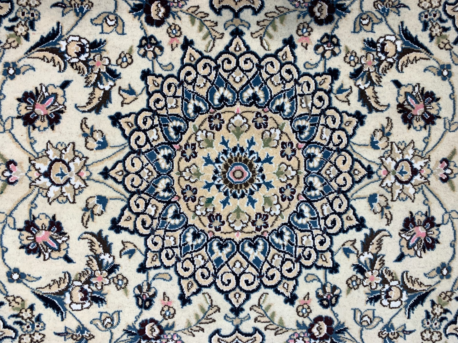 2'9"x4'5" Fine Hand-Knotted Wool & Silk Blend Naine Carpet - Area Rug