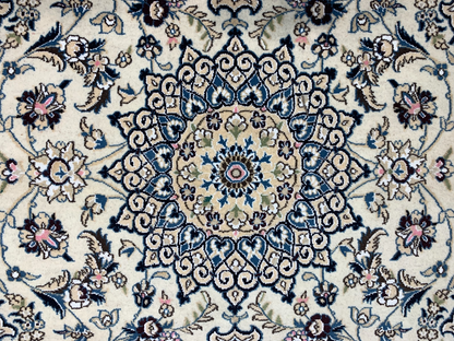 2'9"x4'5" Fine Hand-Knotted Wool & Silk Blend Naine Carpet - Area Rug