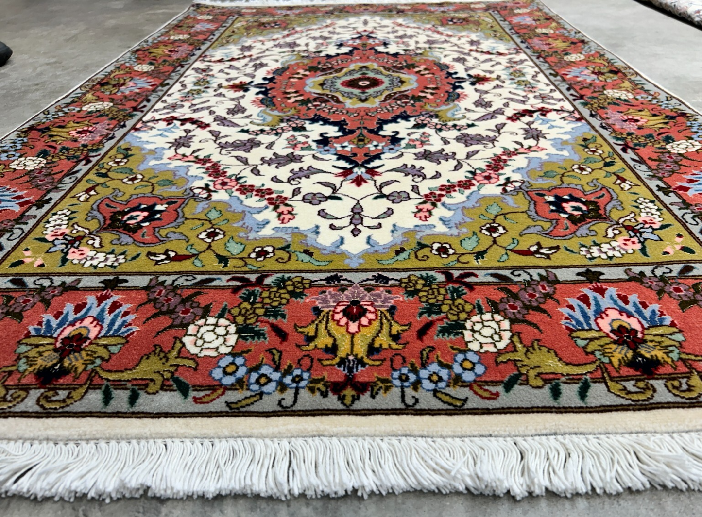 3'0"x5'0'' Hand-Knotted Silk & Wool Tabrize Area Rug