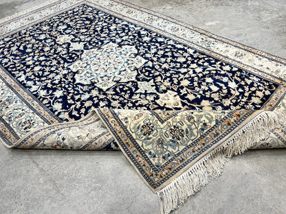 Collector Item - Very Fine 4'2"x6'3" Antique Hand-Knotted 100% Wool Naine Rug