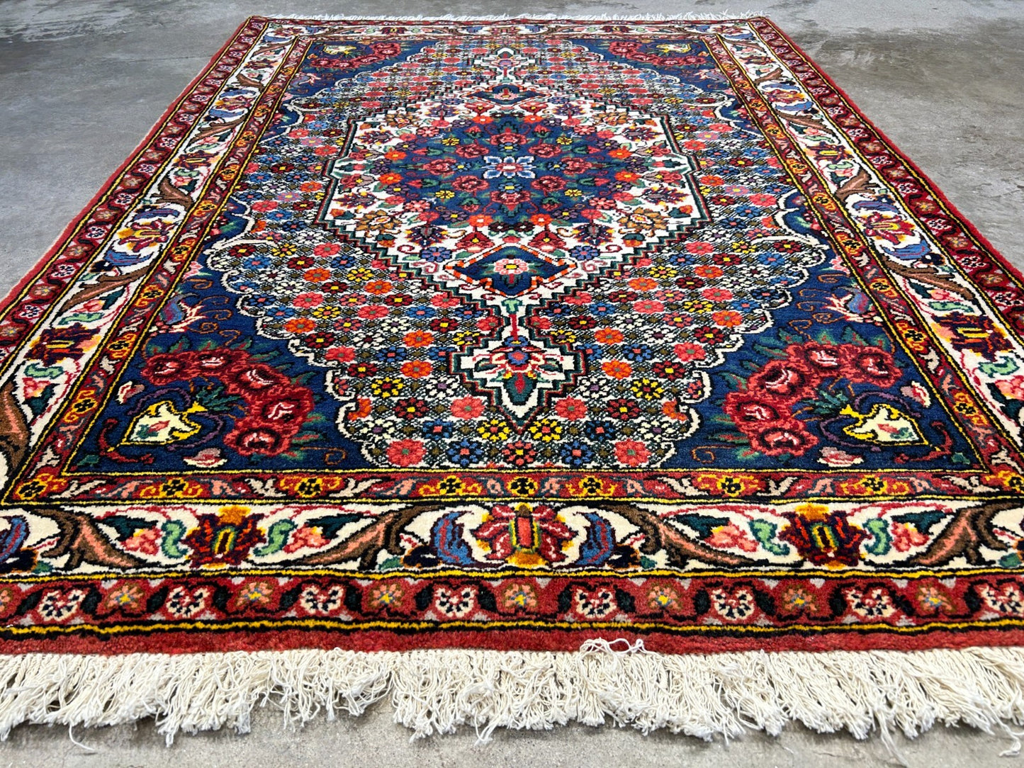 3'5"x5'2" Hand-Knotted 100% Lamb Wool Bakhtiarie Area Rug