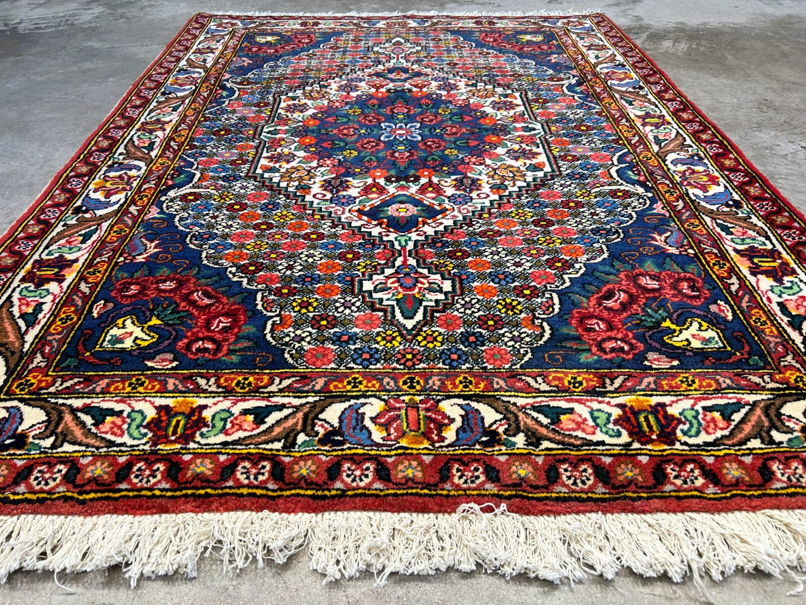 3'5"x5'2" Hand-Knotted 100% Lamb Wool Bakhtiarie Area Rug