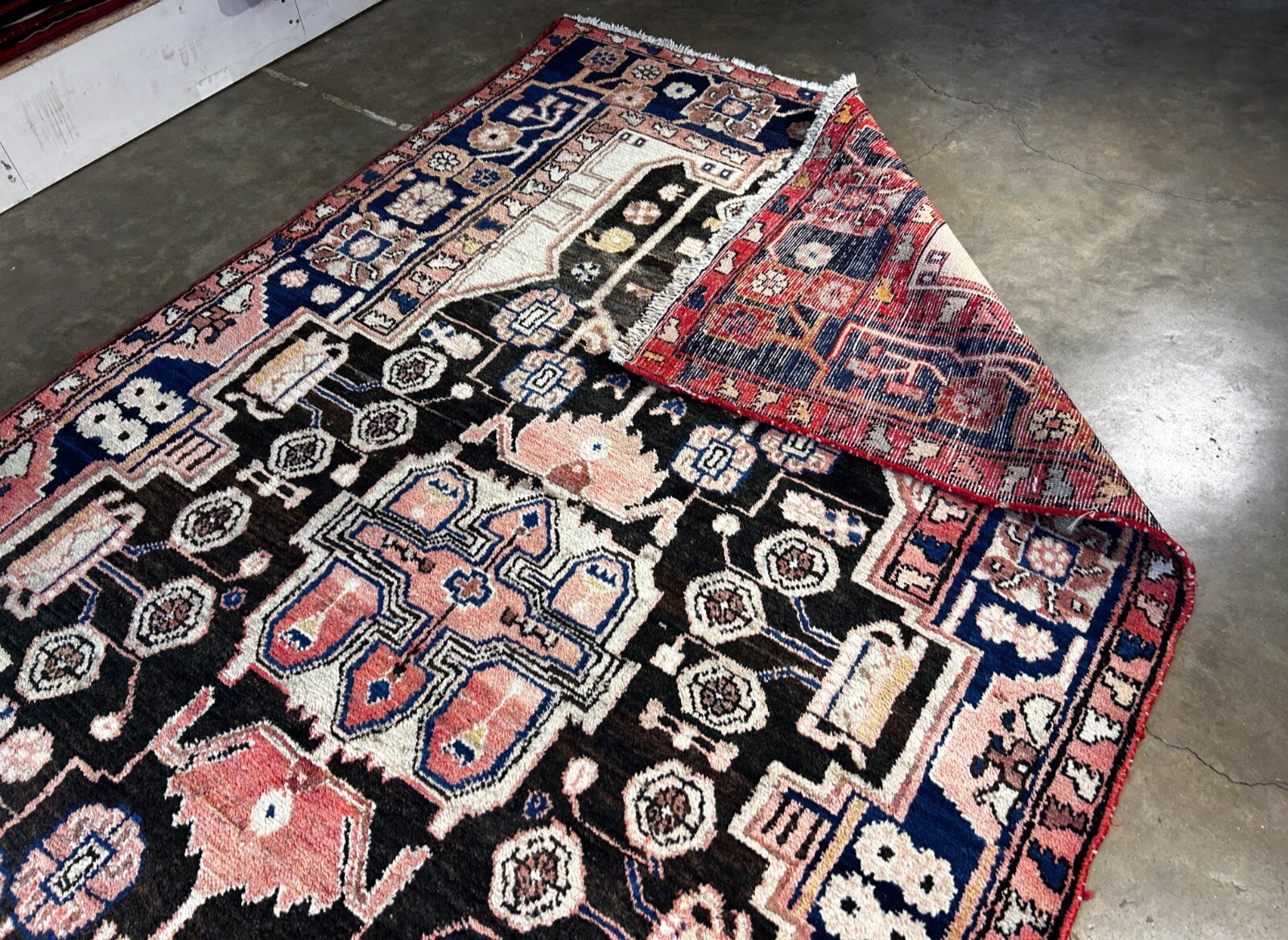 4'7" x 7'10'' Hand-Knotted 100% Lamb Wool Carpet - Nahavande Area Rug