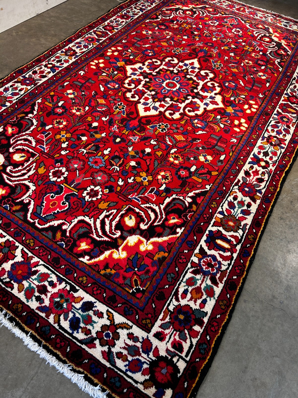 5'7" x 10' Hand-Knotted 100% Wool Pile Bakhtiare Area Rug