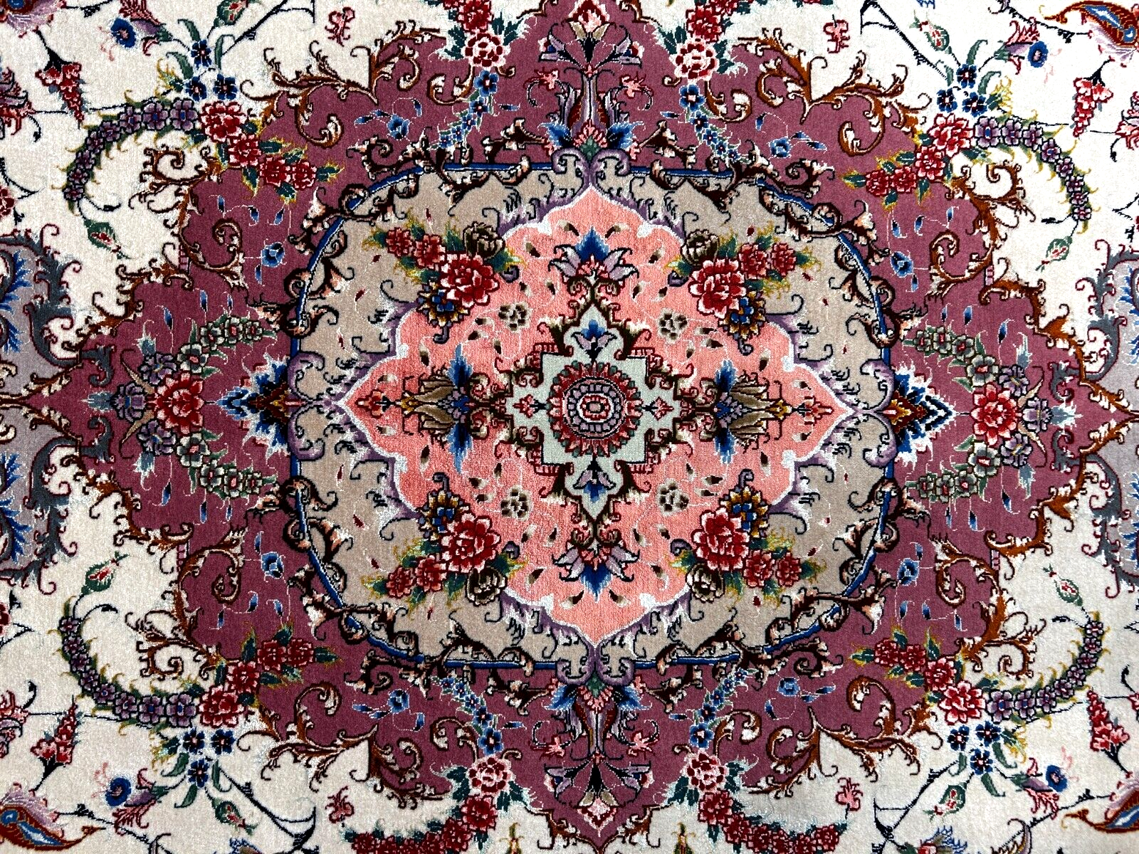 8'1"x11'7" Extra Fine Hand-Knotted Wool & Silk Oriental Rug - Area Carpet