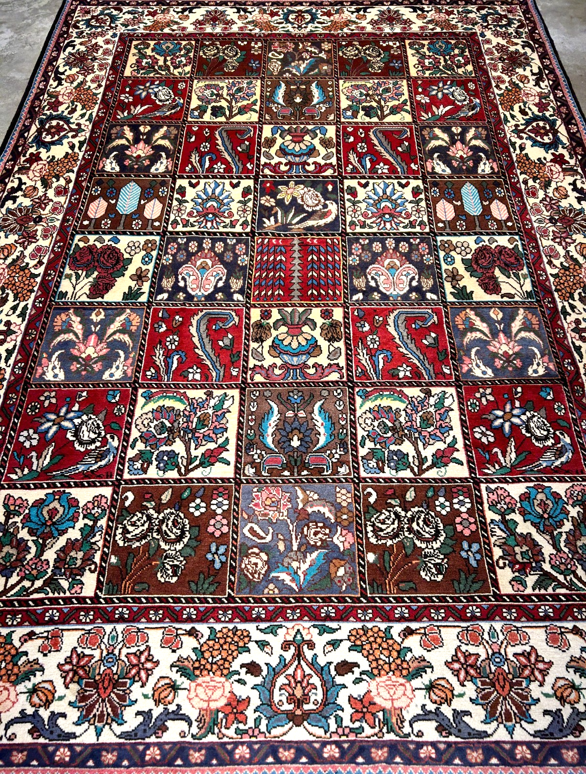 6'9"x9'5" Hand-Knotted 100% Lamb Wool Bakhtiarie Carpet - Area Rug