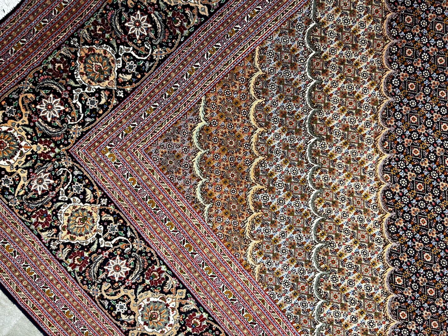 8'4"x11'6" Fine Hand-Knotted Wool & Silk Oriental Rug - Area Carpet