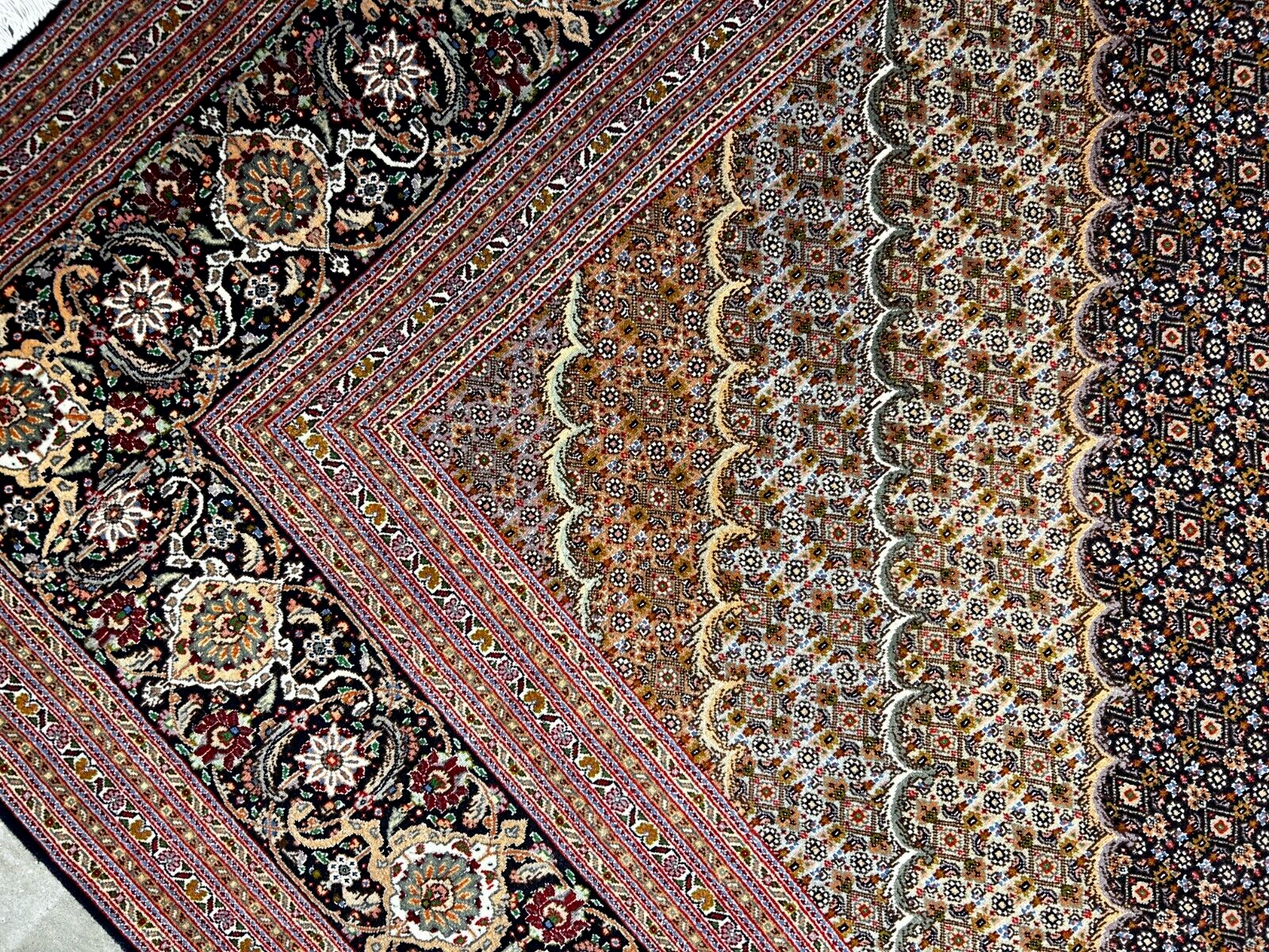 8'4"x11'6" Fine Hand-Knotted Wool & Silk Oriental Rug - Area Carpet