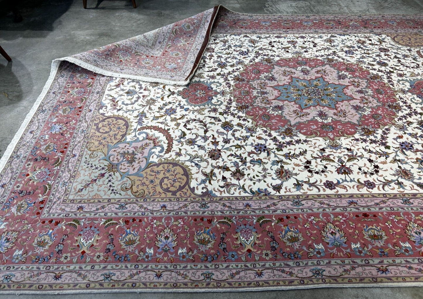 8'4"x11'3" Very Fine Hand-Knotted Wool & Silk Oriental Rug - Area Carpet