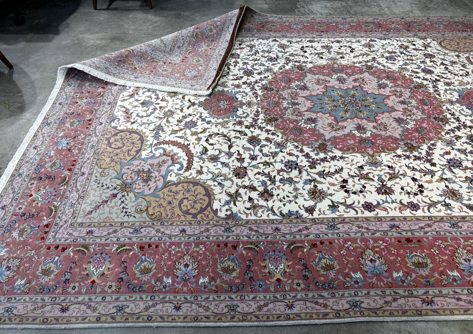 8'4"x11'3" Very Fine Hand-Knotted Wool & Silk Oriental Rug - Area Carpet