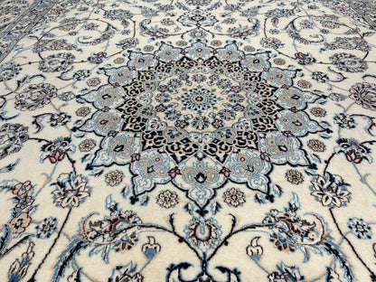5'7"x9' Extra Fine Hand-Knotted Wool & Silk Naine Rug