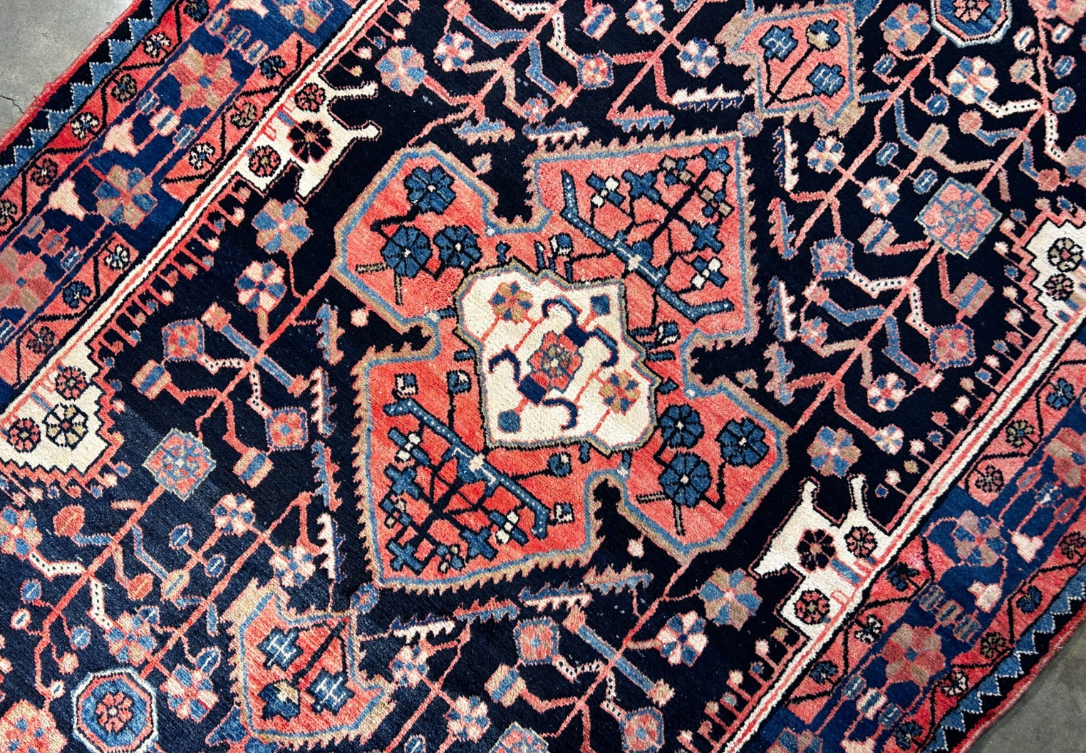 5'2" x 8'3" Hand-Knotted 100% Lamb Wool Pile Nahavande Area Rug