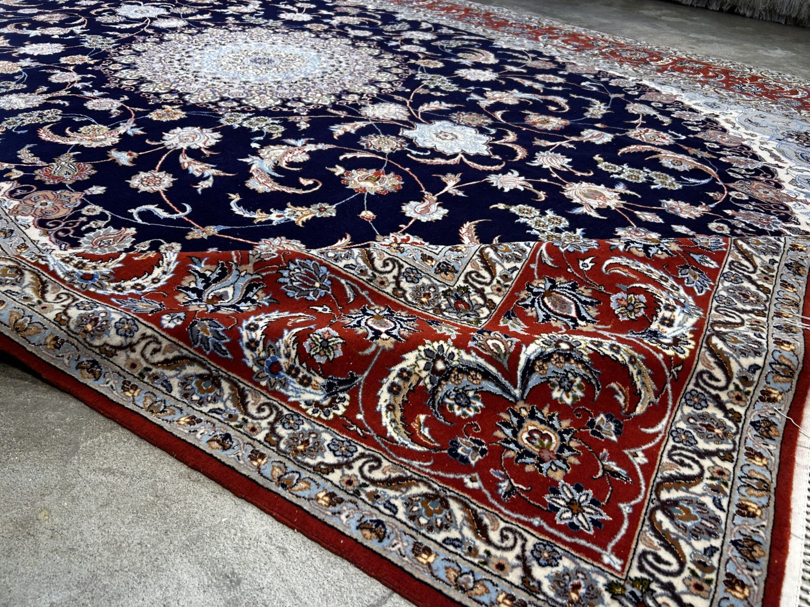 8'8"x11'9" Extra Fine Hand-Knotted Wool & Silk Isfahane Rug