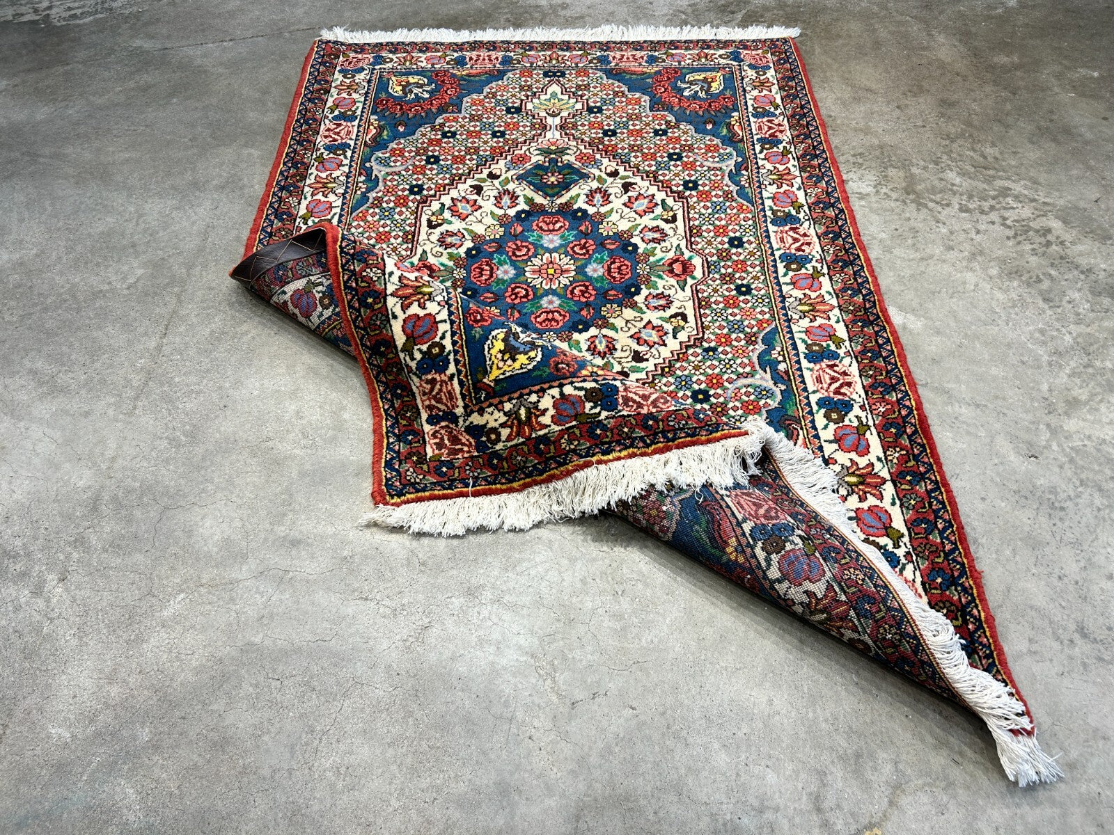 3'5"x4'11" Hand-Knotted 100% Lamb Wool Bakhtiarie Area Rug
