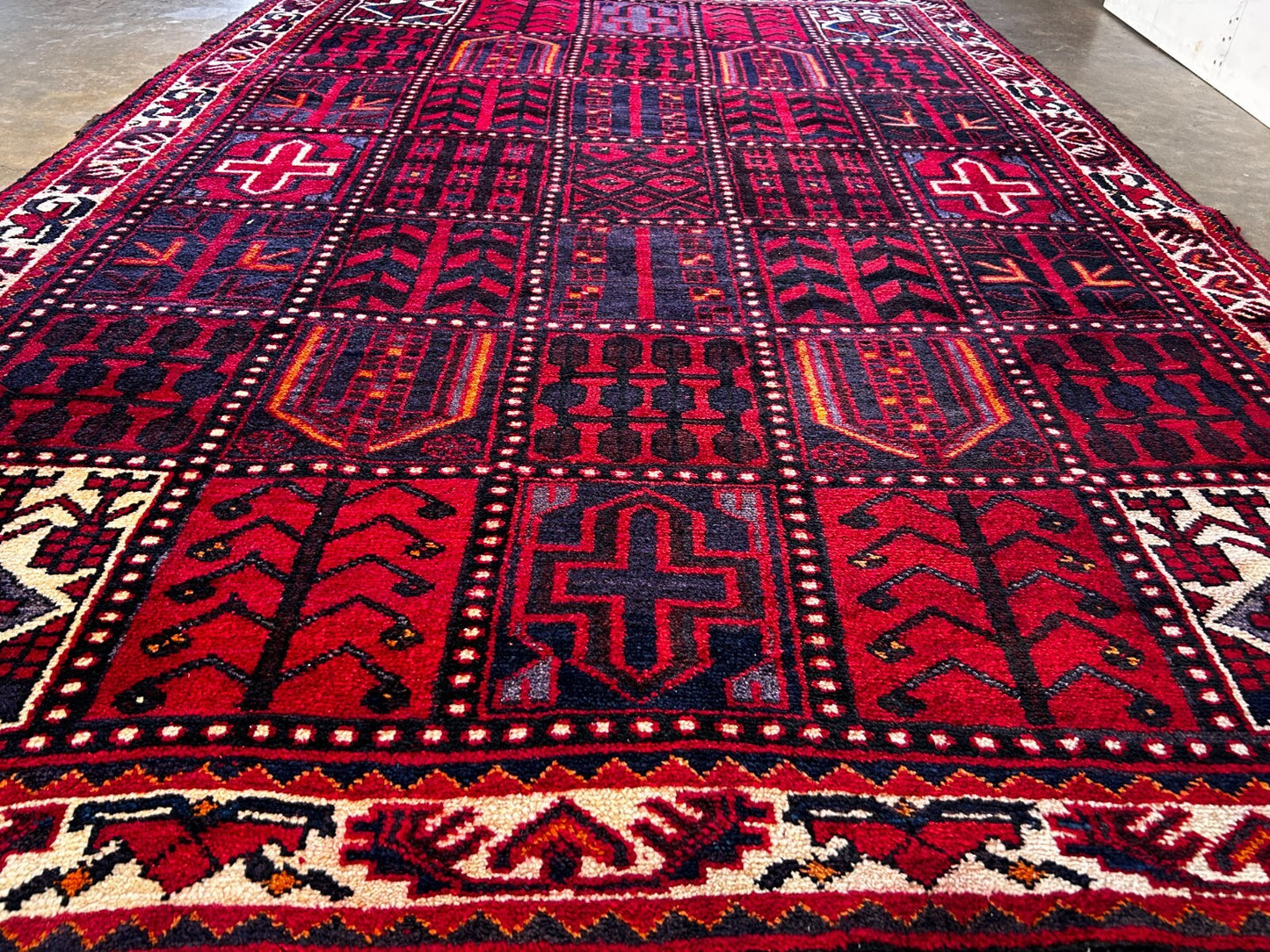 5'5" x 7'6'' Hand-Knotted 100% Wool Pile Bakhtiare Area Rug