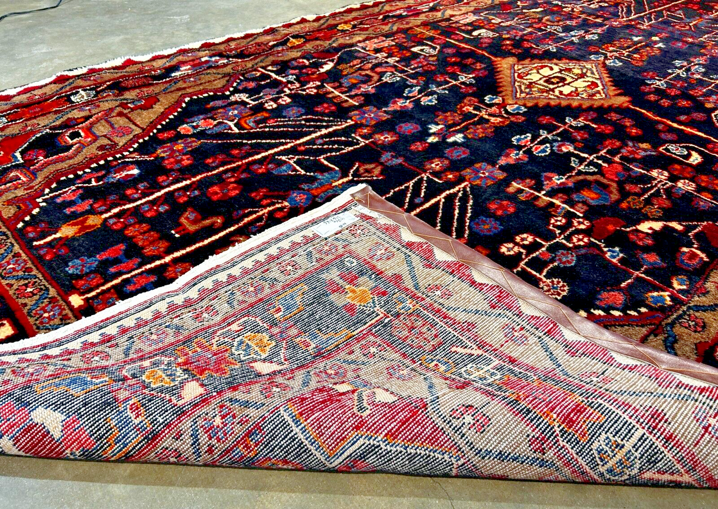 5'5" x 10'4" Hand-Knotted 100% Wool Pile Nahavande Area Rug