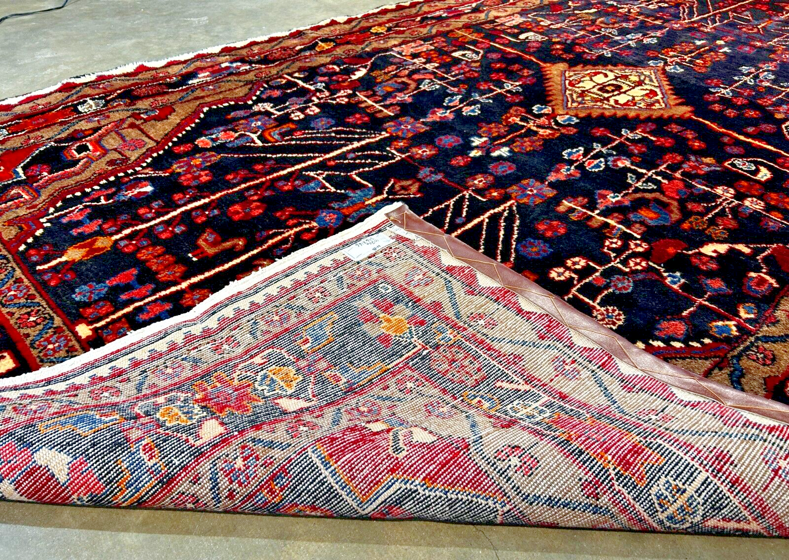 5'5" x 10'4" Hand-Knotted 100% Wool Pile Nahavande Area Rug