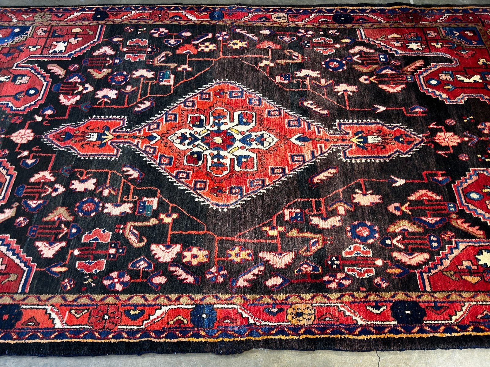 4'10" x 8'1'' Hand-Knotted 100% Wool Pile Hamadane Area Rug